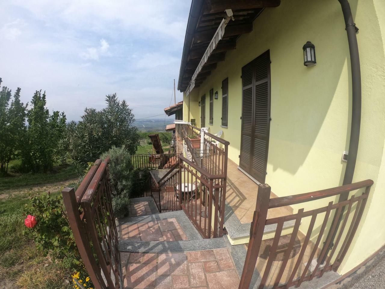 Bed and Breakfast Tra... Monti E Vigne Ла-Морра Екстер'єр фото